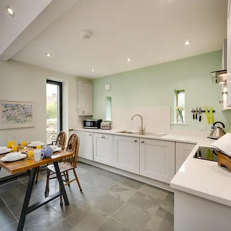 2 Bed In G0131 * 헴슬리